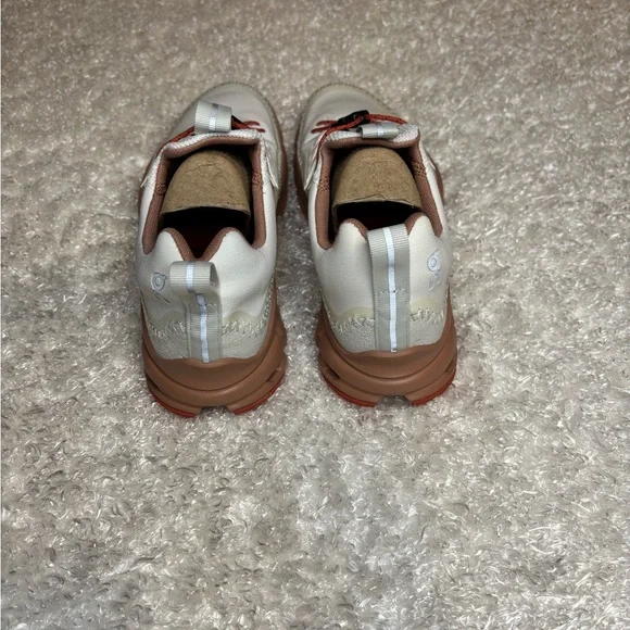 On CloudAway Running Shoe - Picture 4 of 10